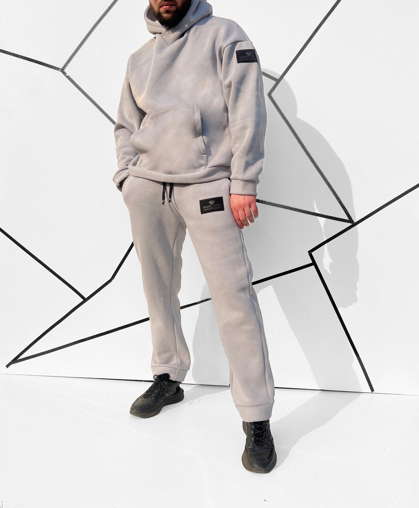Vyriškas medvilninis treningas – pilkos spalvos oversized modelis
