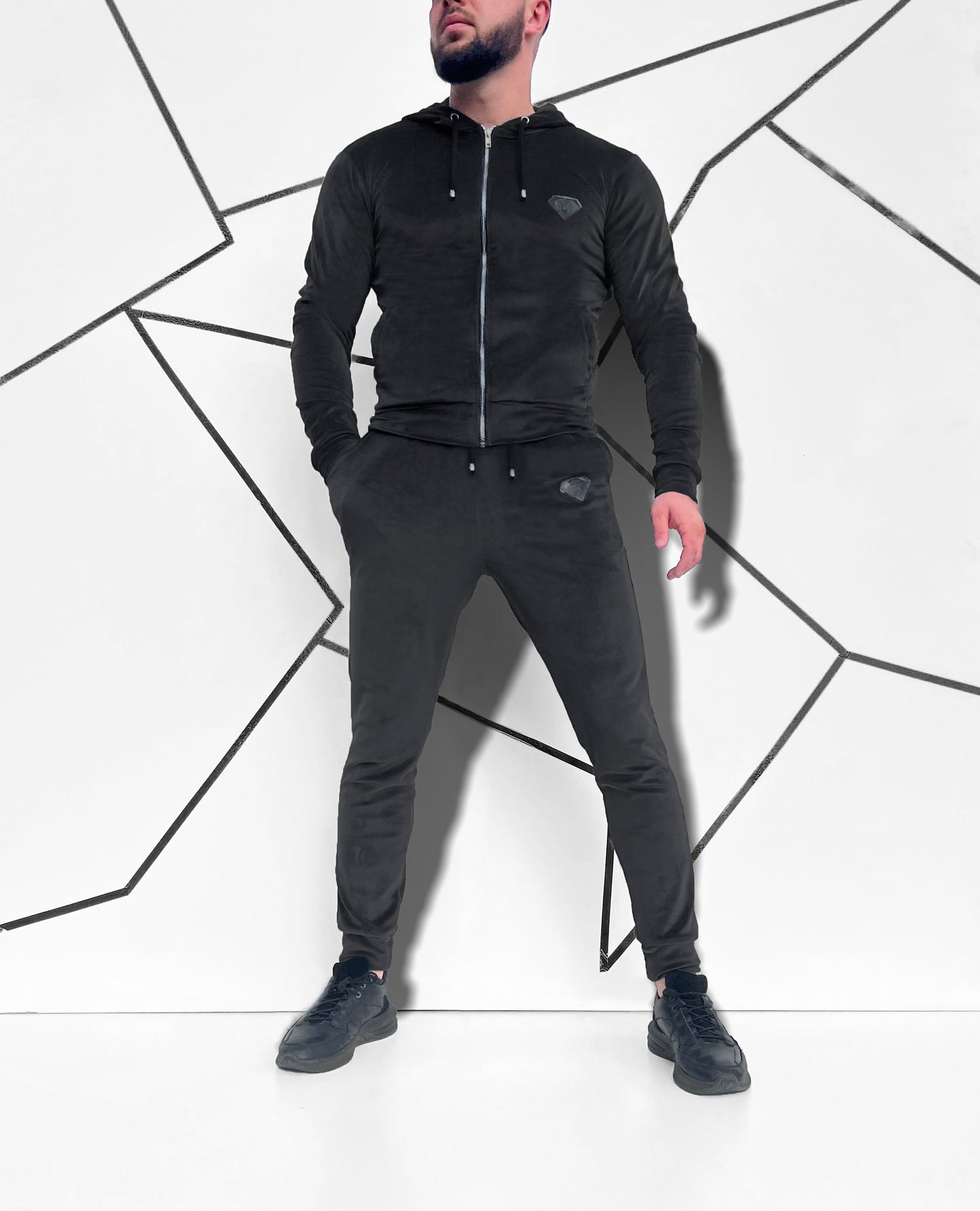 Juodas veliūrinis vyriškas laisvalaikio kostiumas 'Dontervio'