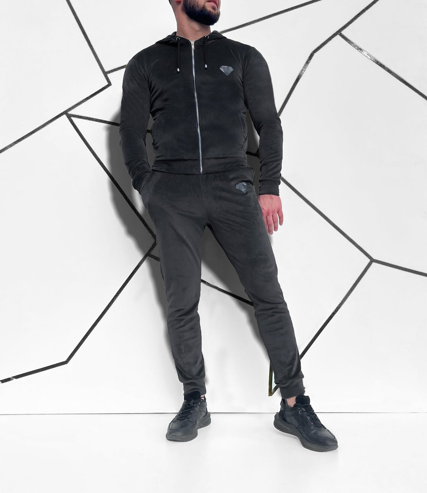 Juodas veliūrinis vyriškas laisvalaikio kostiumas 'Dontervio'