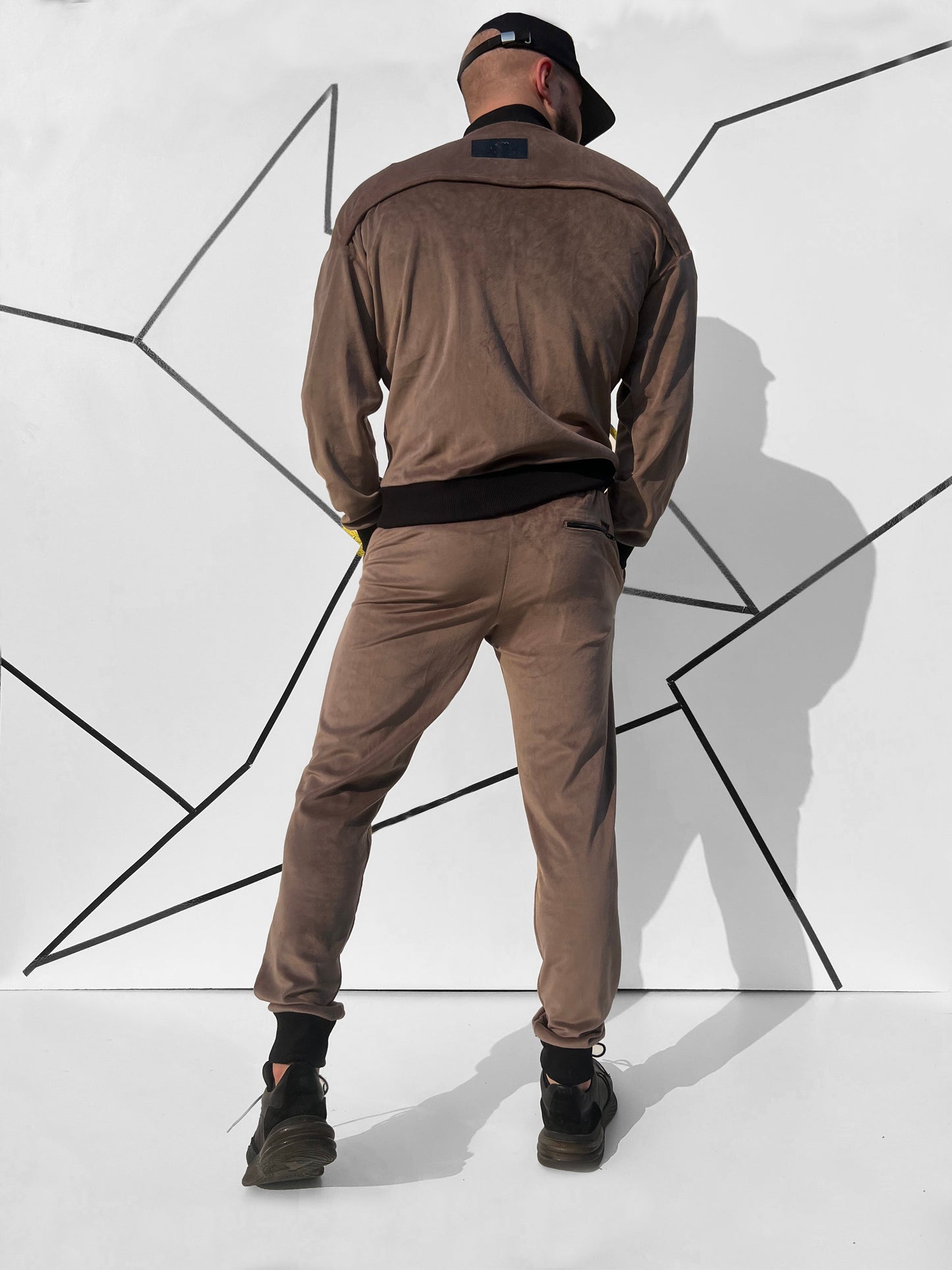 Vyriškas veliūrinis laisvalaikio kostiumas 'Lovardete'