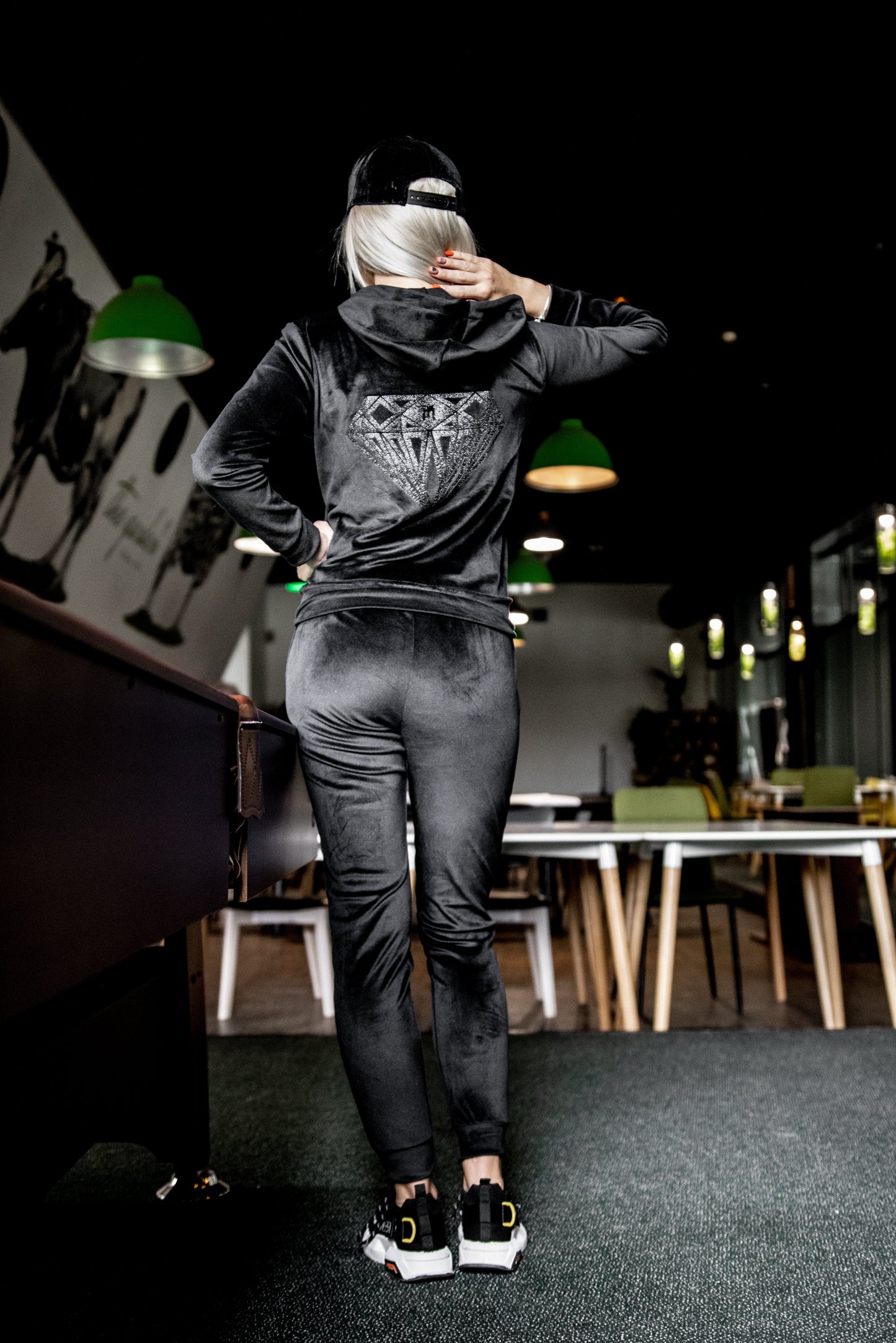 Moteriškas veliūrinis laisvalaikio kostiumas 'Moorise'