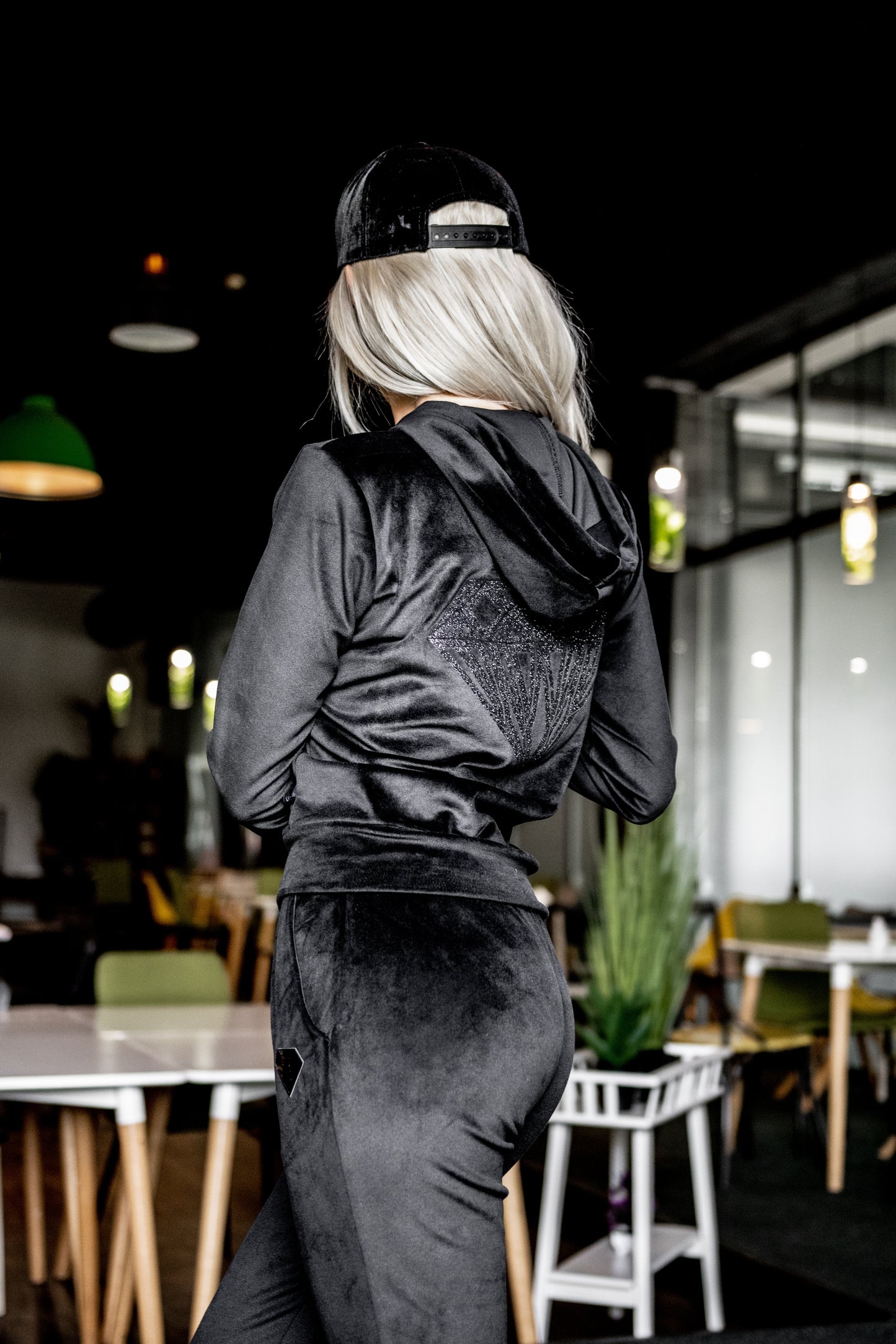 Moteriškas veliūrinis laisvalaikio kostiumas 'Moorise'