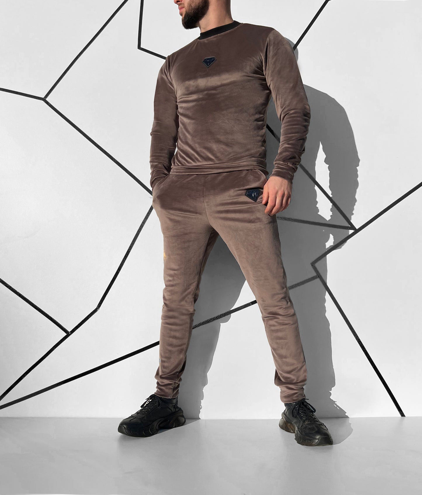 Kakavinis veliūrinis vyriškas laisvalaikio kostiumas 'Bodveto