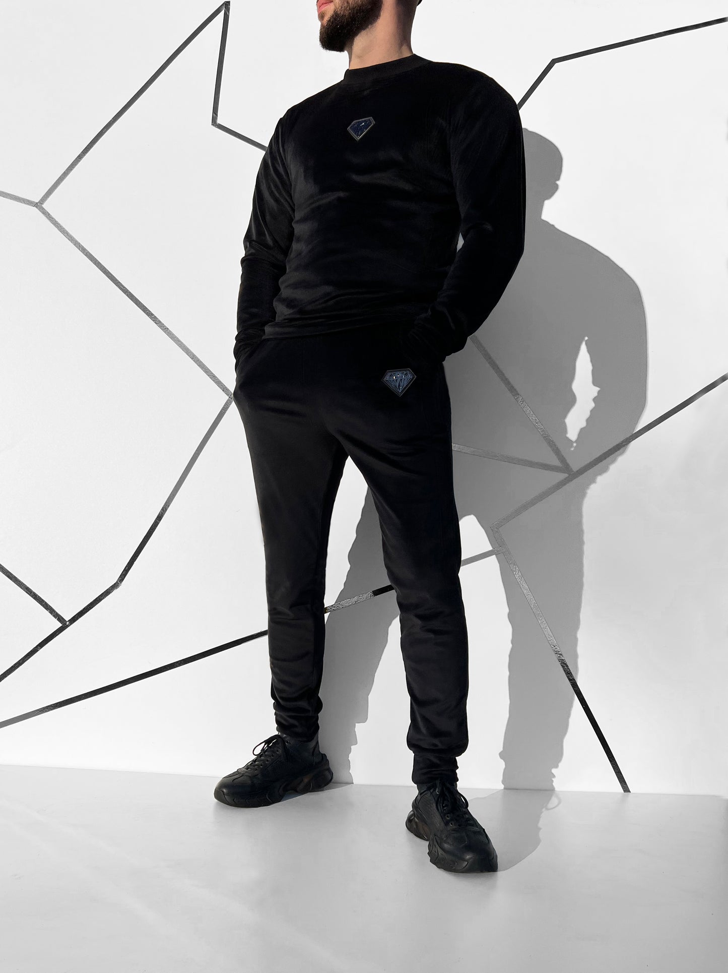 Juodas veliūrinis vyriškas laisvalaikio kostiumas 'Bodveto'