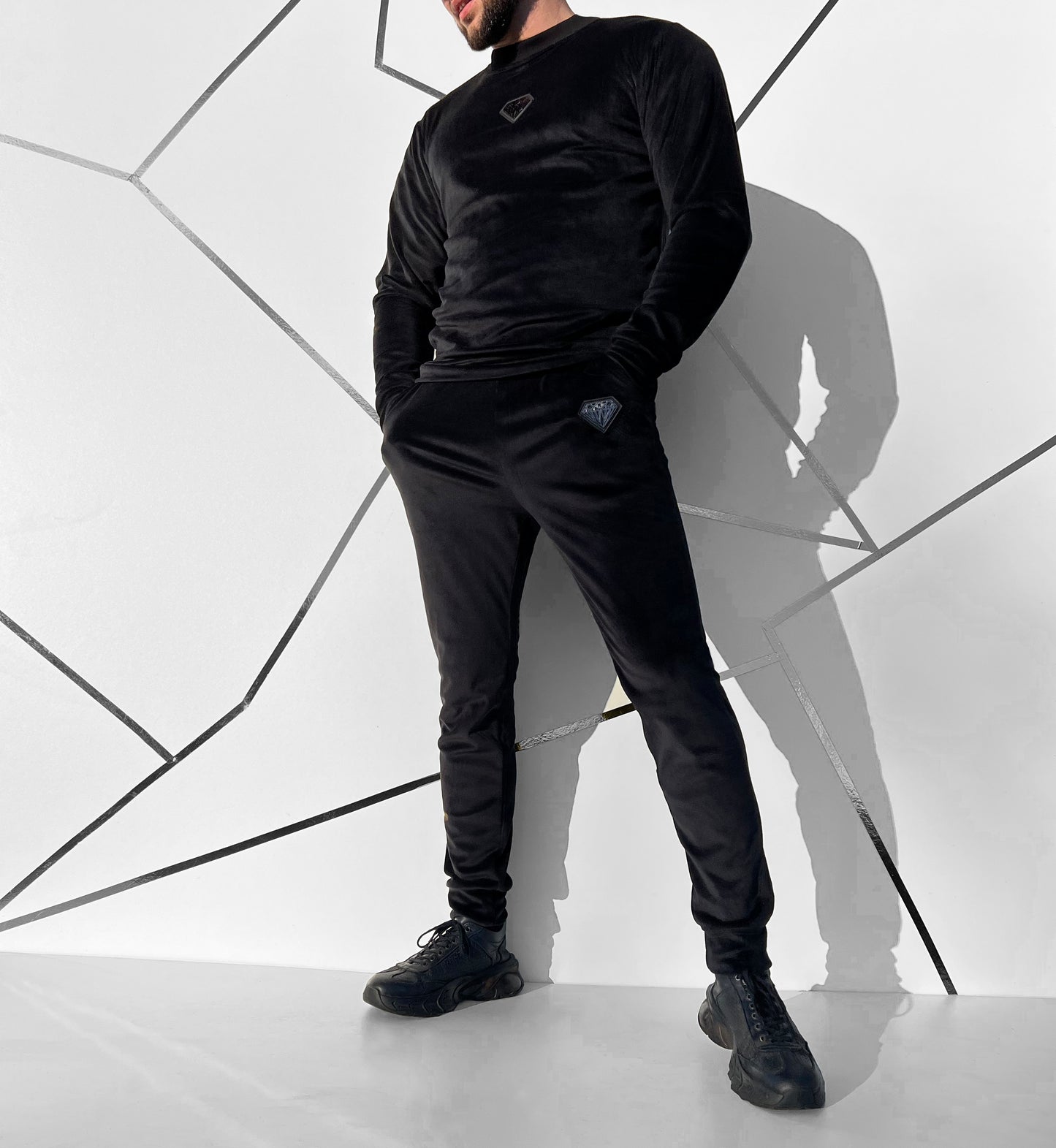 Juodas veliūrinis vyriškas laisvalaikio kostiumas 'Bodveto'