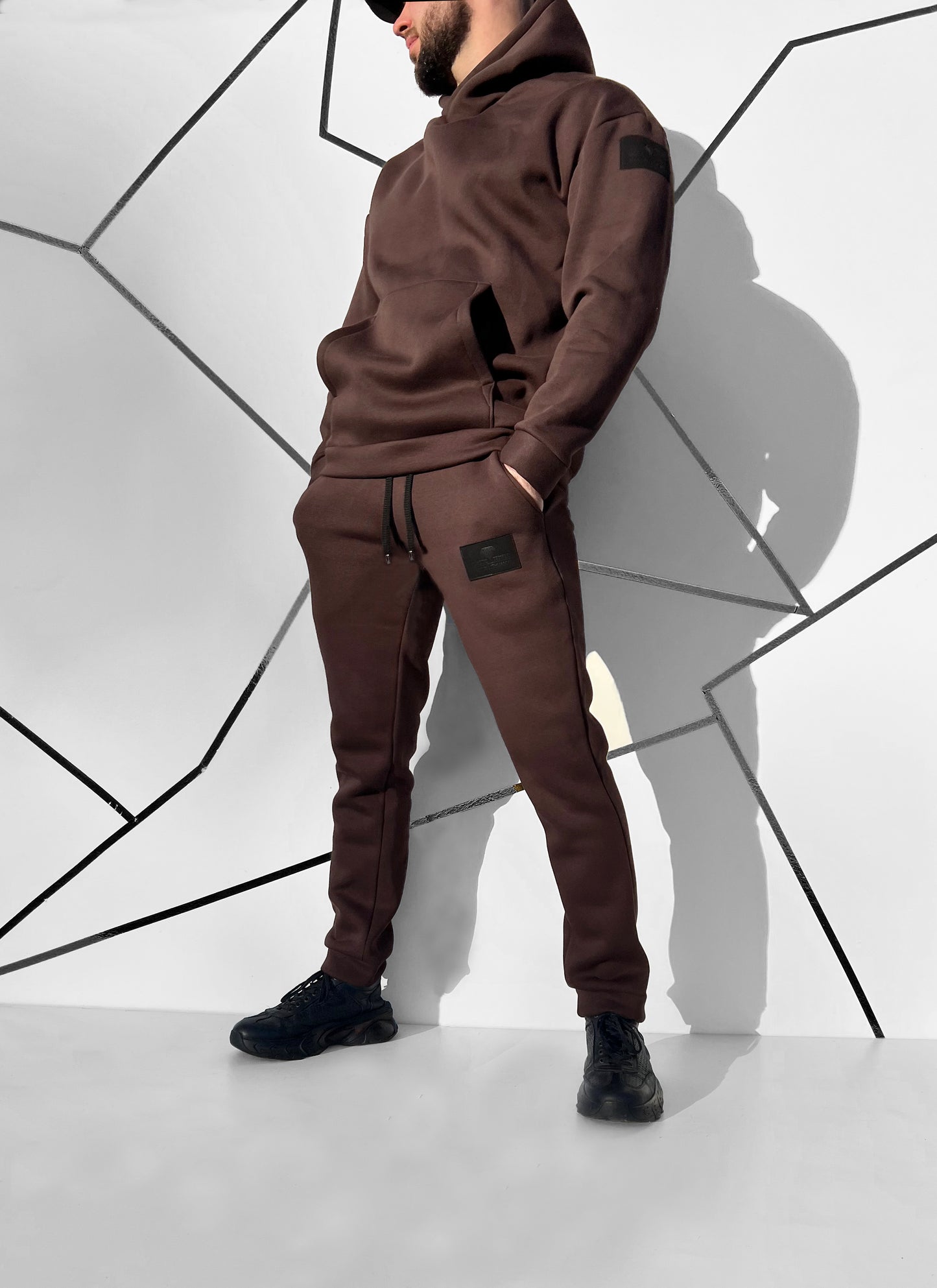 Šokoladinės spalvos medvilninis Oversize laisvalaikio kostiumas 'Sovarre'