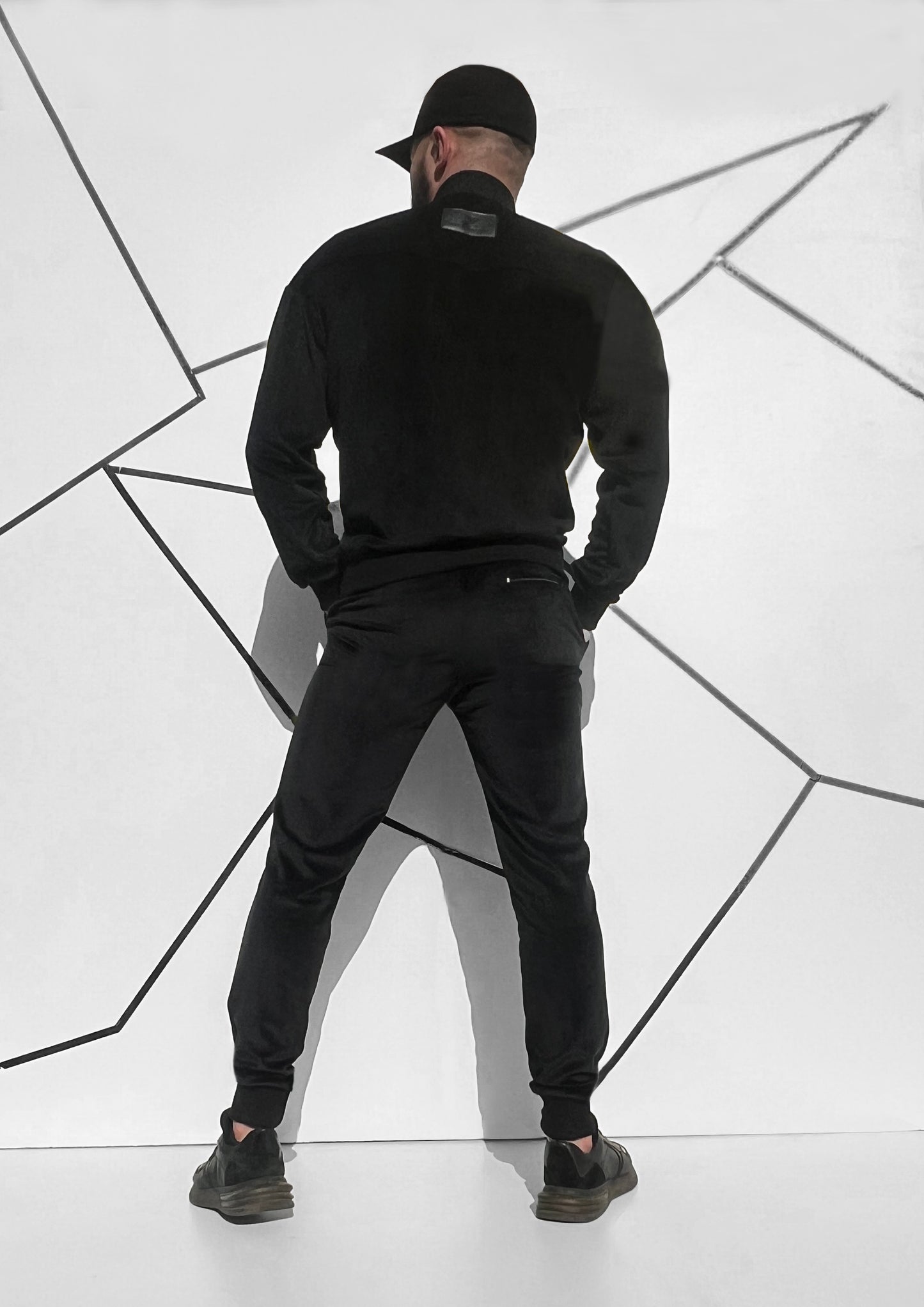 Vyriškas veliūrinis juodas laisvalaikio kostiumas 'Lovardete'