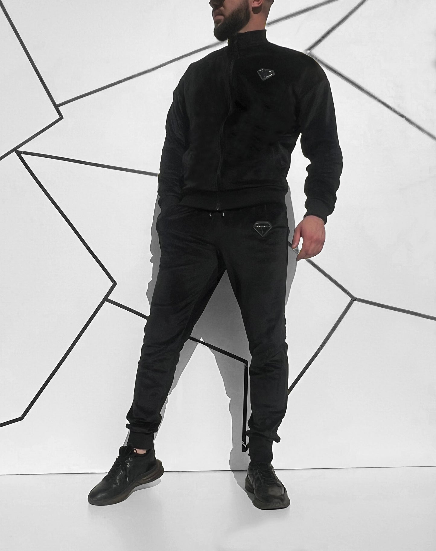 Vyriškas veliūrinis juodas laisvalaikio kostiumas 'Lovardete'