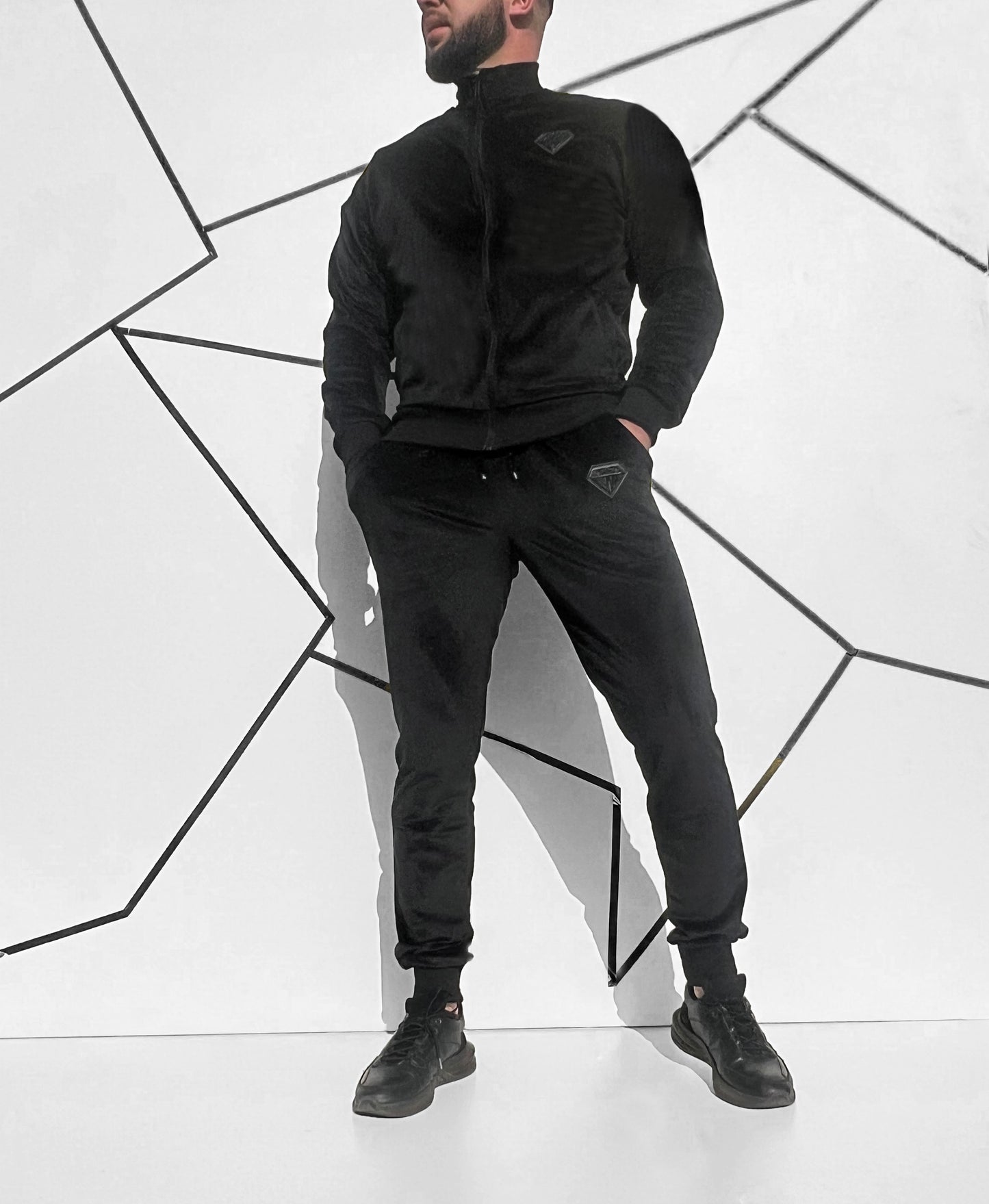 Vyriškas veliūrinis juodas laisvalaikio kostiumas 'Lovardete'